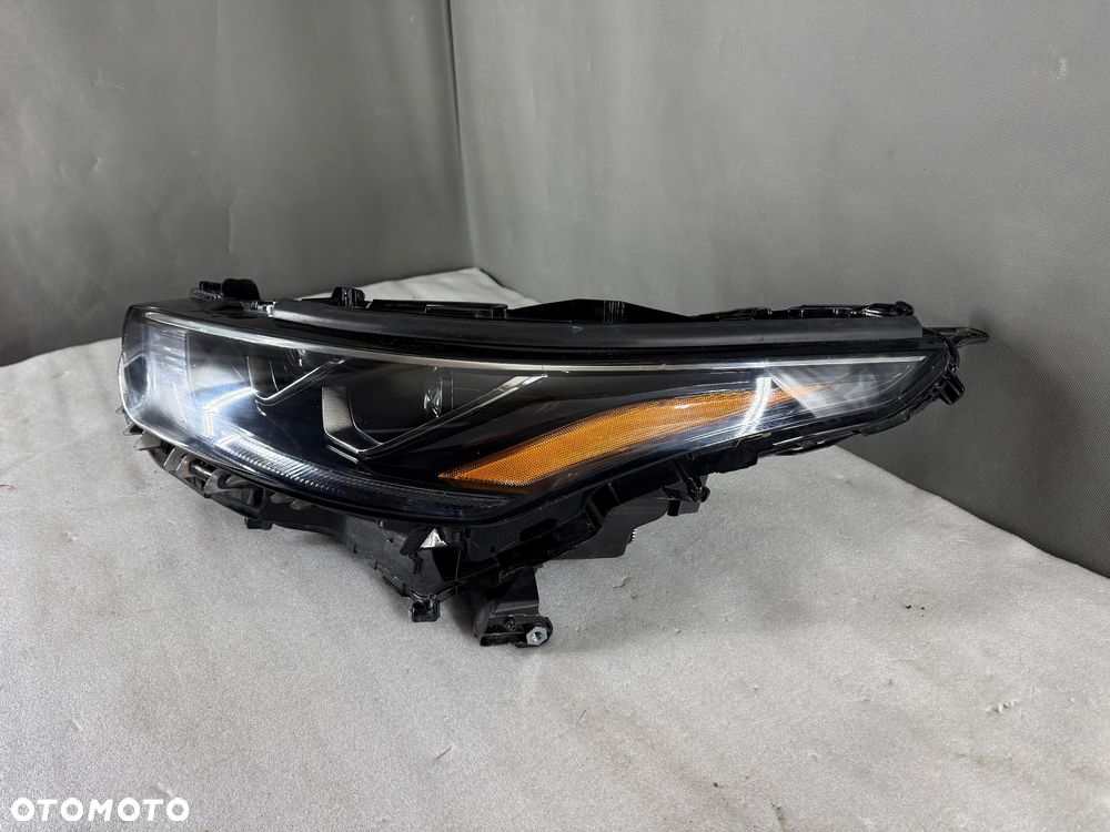 Reflektor lampa przednia lewa Toyota Highlander XU70 10100-8A06K - 2