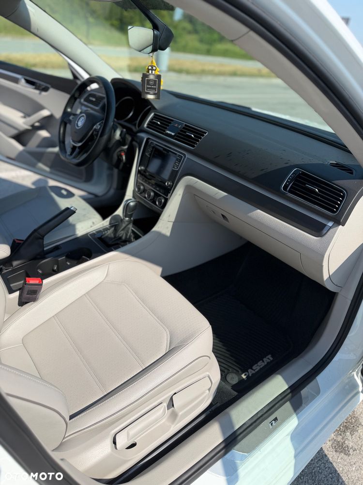 Volkswagen Passat - 8