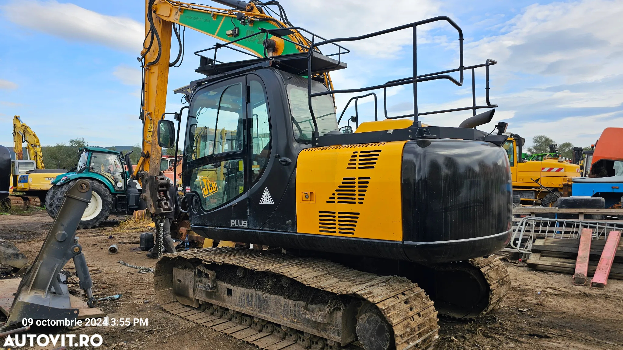 JCB JS 131 Excavator pe senile - 3
