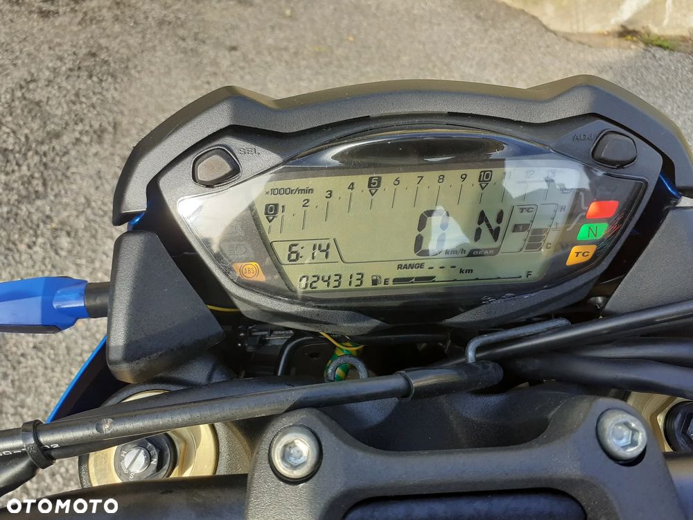 Suzuki GSX 1000 - 23