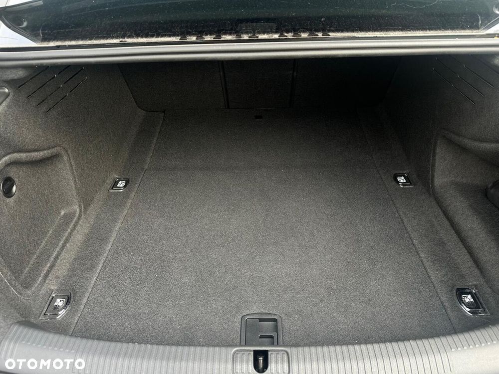 Audi A4 Limousine - 32