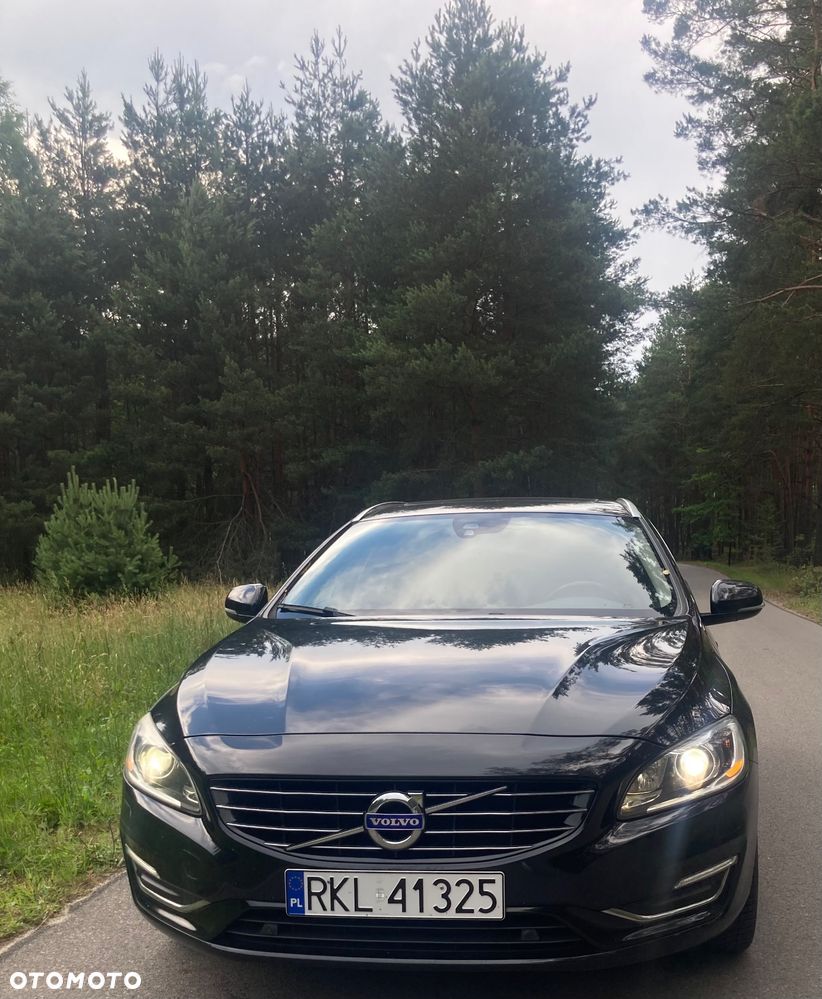 Volvo V60 D6 AWD Plug-in Hybrid Momentum - 3