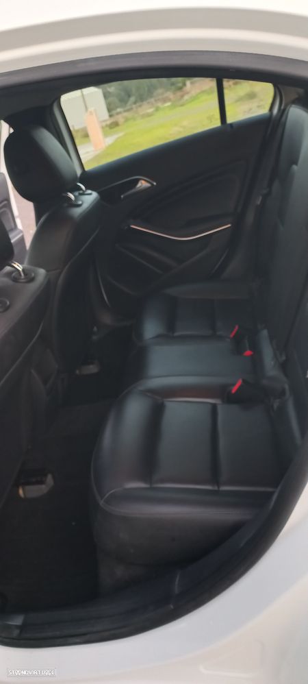 Mercedes-Benz A 160 CDI AMG Line - 32