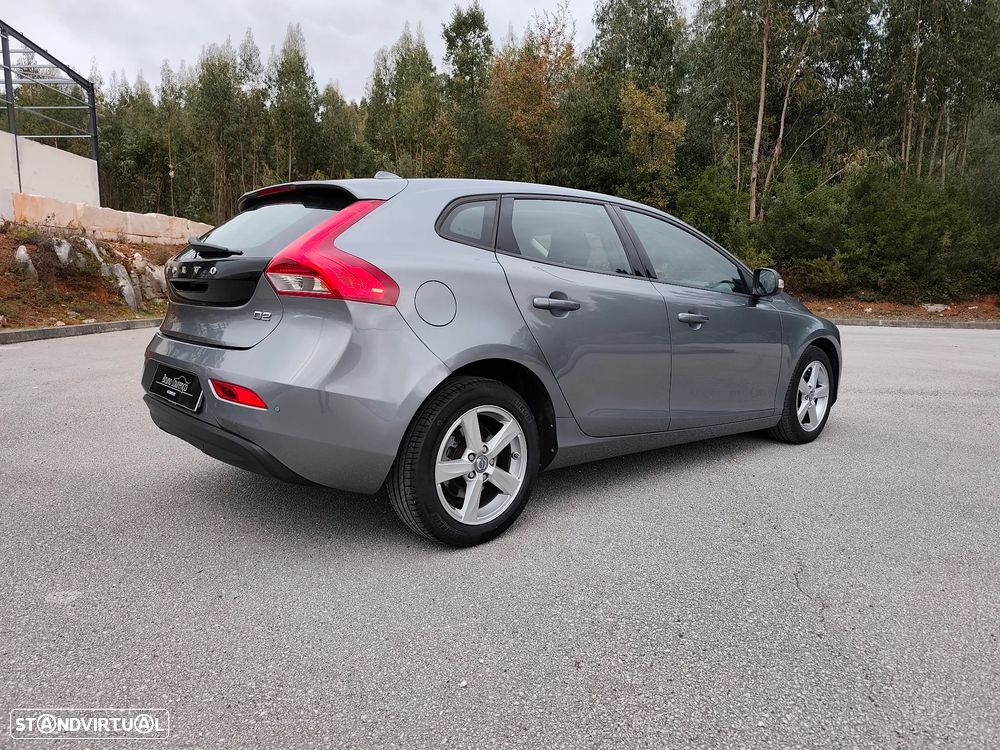 Volvo V40 D2 Momentum - 19