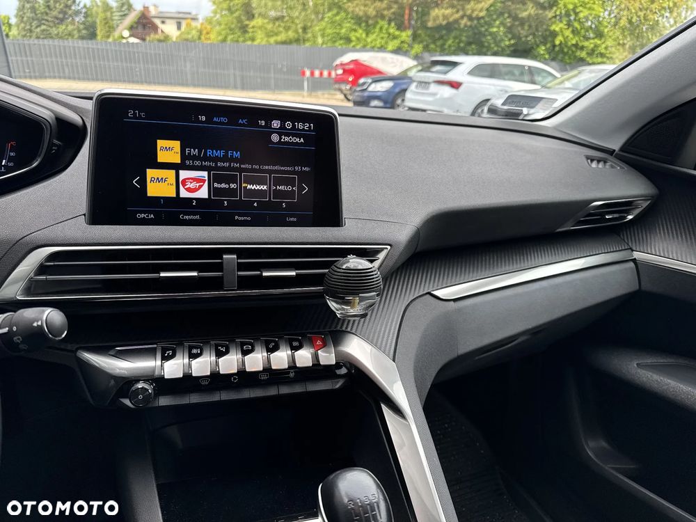Peugeot 3008 1.2 PureTech GPF Allure S&S - 10