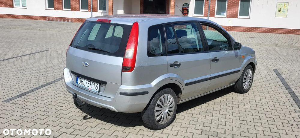 Ford Fusion - 4