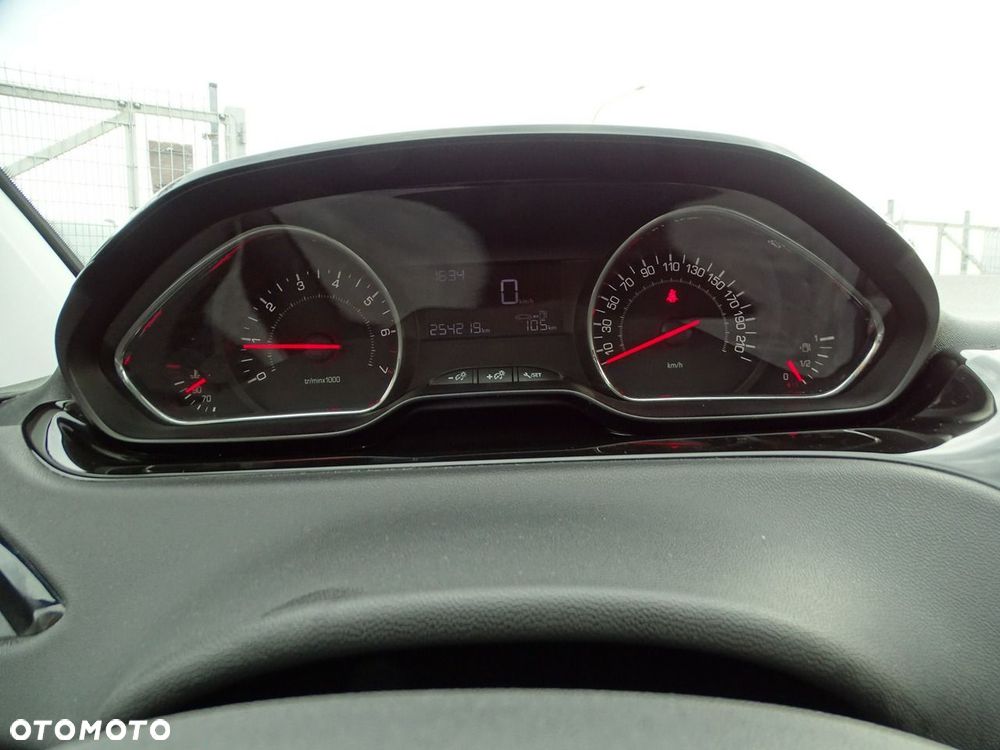 Peugeot 208 - 9