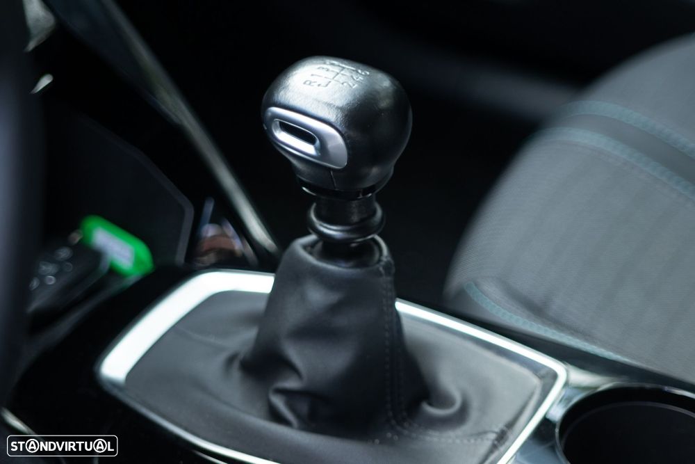 Peugeot 2008 1.2 PureTech Allure Pack - 15