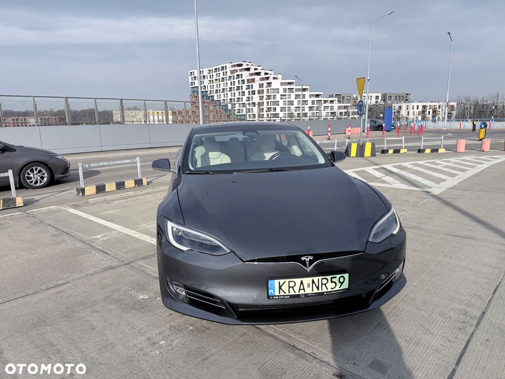 Tesla Model S - 2