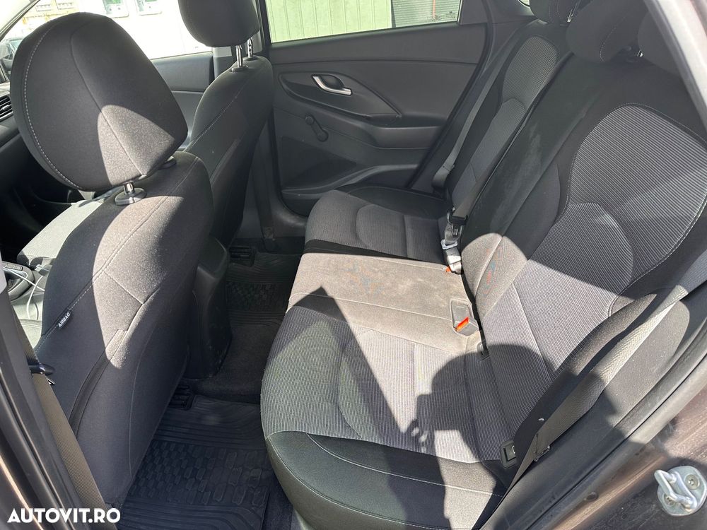 Hyundai i30 1.4 100CP 5DR M/T Comfort+ - 8