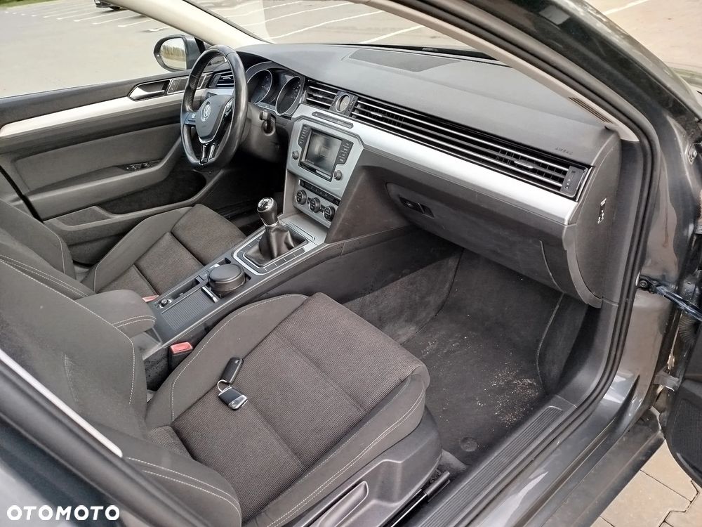 Volkswagen Passat Variant ver-variant-1-6-tdi-bluemotion-technology-comfortline - 25