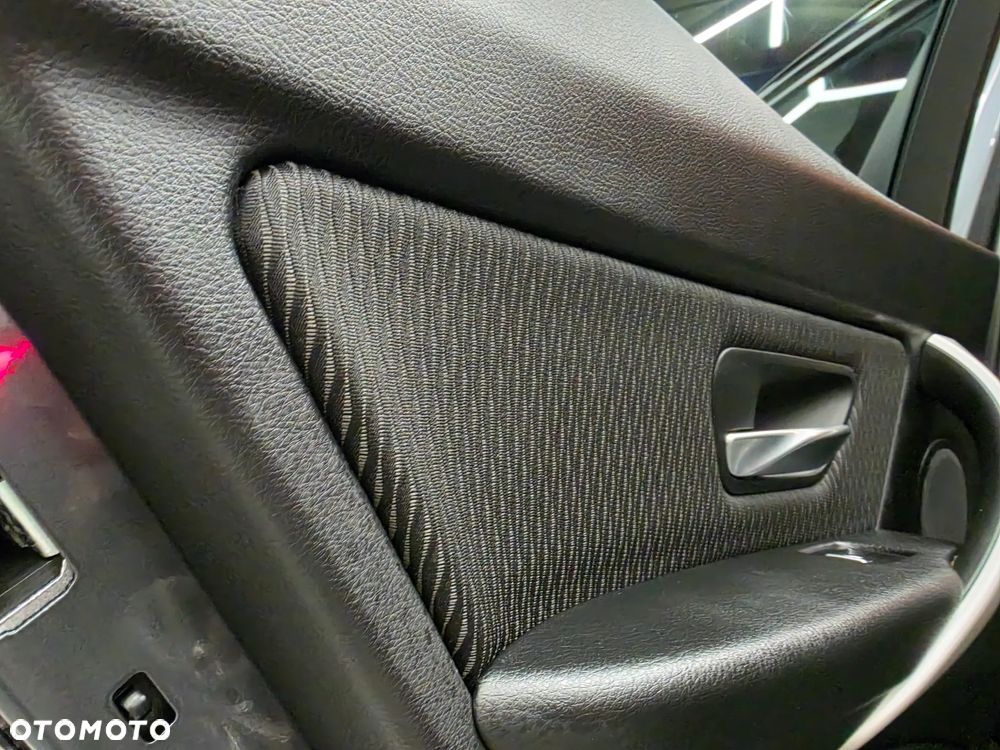 BMW Seria 3 320d Advantage - 30