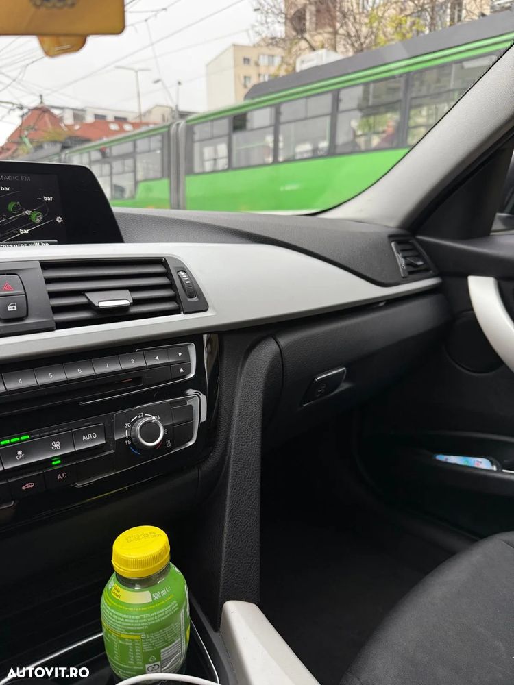 BMW Seria 3 320d EfficientDynamics Edition - 11