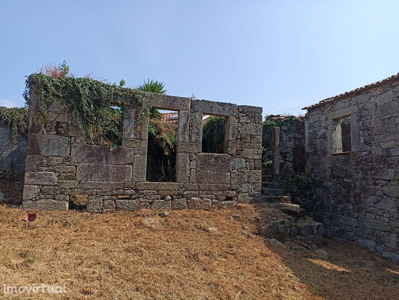Terreno c/ ruinas para reconstrução - Grande imagem: 4/9