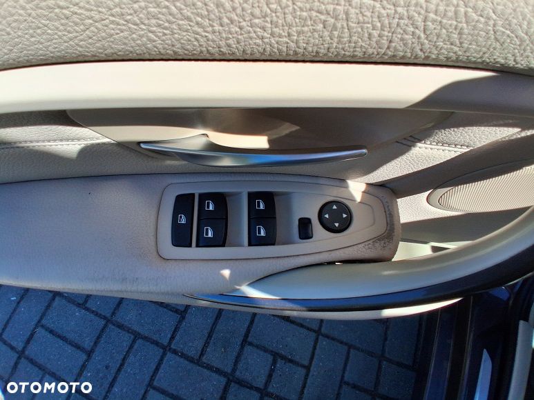 BMW Seria 3 320d xDrive DPF Edition Sport - 23