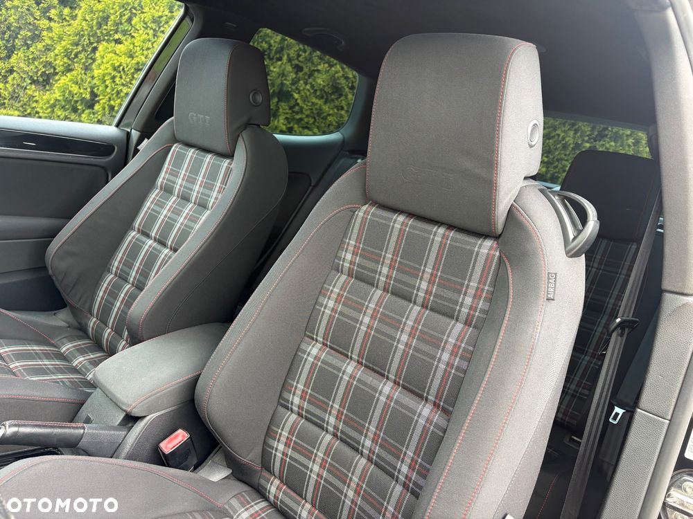 Volkswagen Golf 2.0 GTI - 21