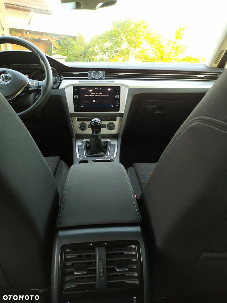 Volkswagen Passat 2.0 TDI SCR Comfortline - 8