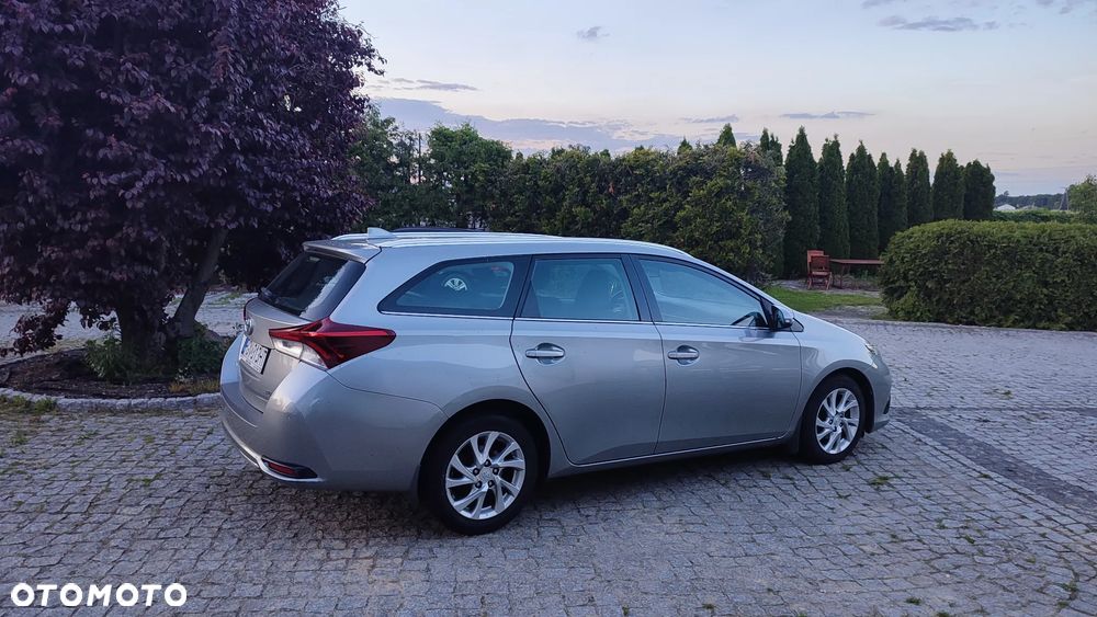 Toyota Auris 1.6 D-4D Premium - 11