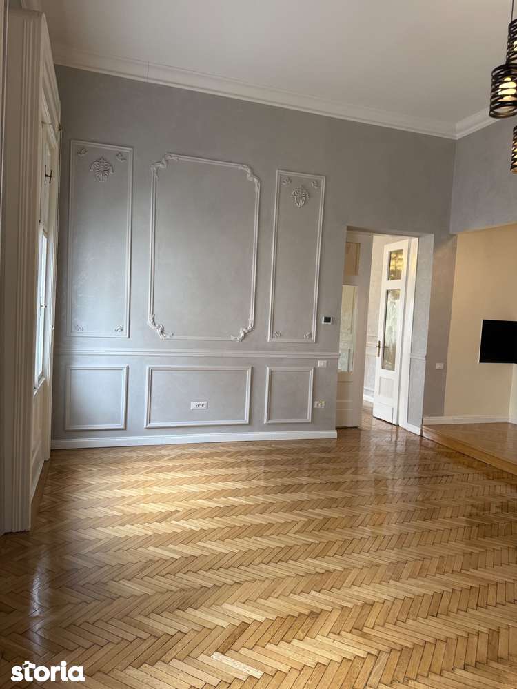 Spațiu elegant de închiriat în clădire istorică Casa Steiner Miks - Imagine principală: 5/14