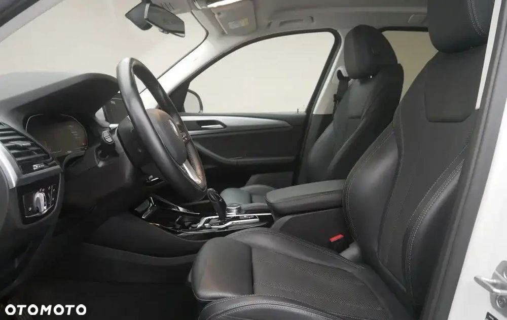 BMW X3 xDrive20i Advantage - 13