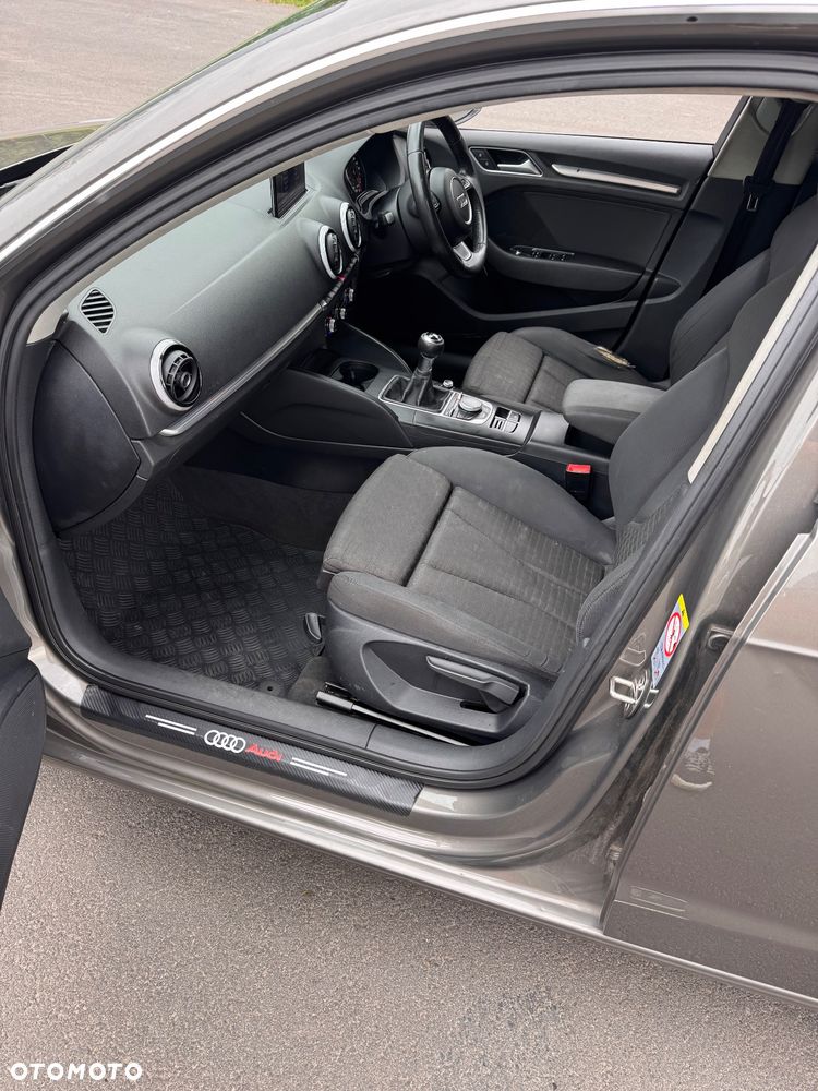 Audi A3 Sportback 1.6 TDI clean diesel Ambiente - 16