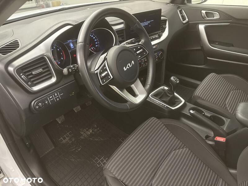 Kia Ceed 1.5 T-GDI M - 10