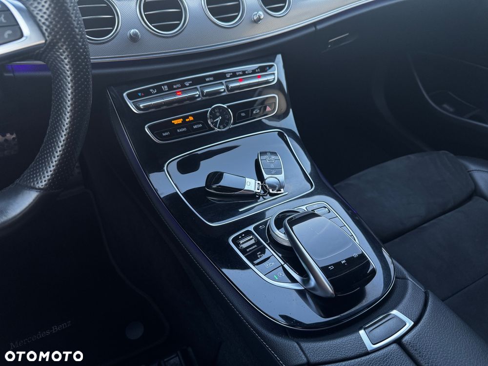 Mercedes-Benz Klasa E 220 d 4-Matic 9G-TRONIC - 22