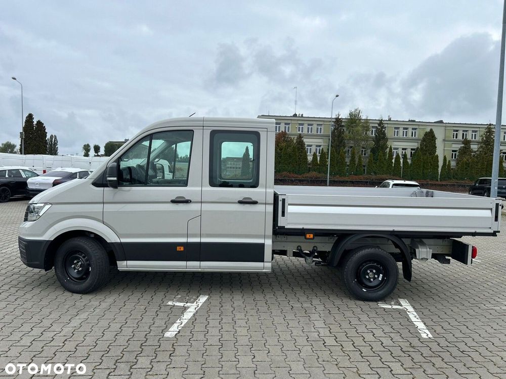 Volkswagen Crafter Crafter 35 Skrzyniowy z podwójną kabiną silnik: 2,0 l EU6 SCR 177 KM / skrzynia biegów: 4MOTION automatyczna 8-biegowa rozstaw osi: 3640 mm - 8