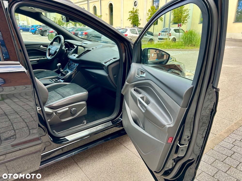 Ford Kuga 1.5 EcoBoost 2x4 Titanium - 16