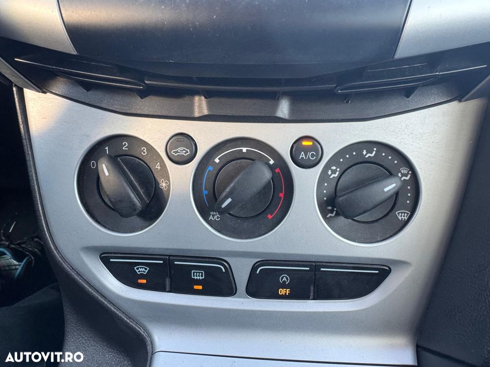 Ford Focus 1.0 EcoBoost Start Stop Titanium - 12