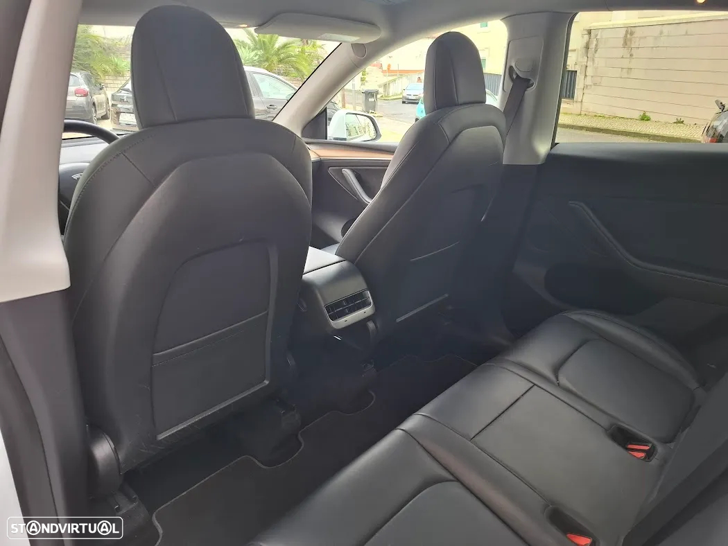 Tesla Model Y Long Range Dual Motor AWD - 34