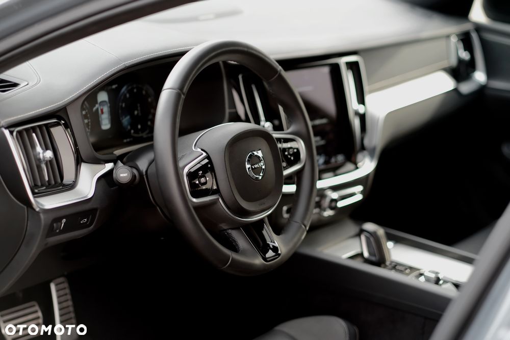 Volvo S60 T5 AWD R-Design - 22
