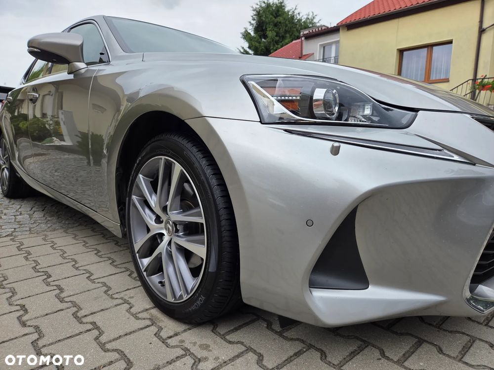 Lexus IS 300h Business Edition - 6