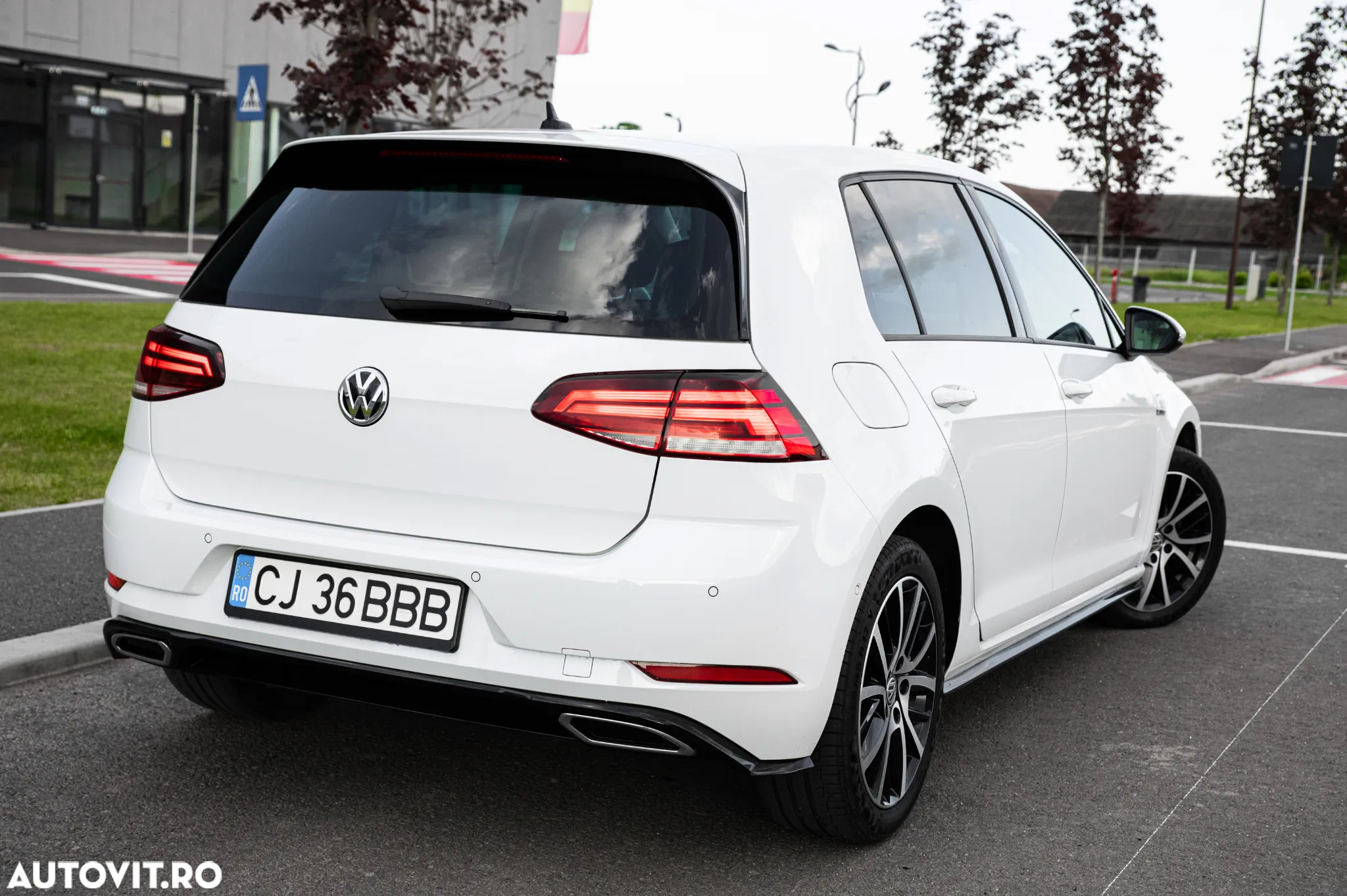 Volkswagen Golf 2.0 TDI Highline - 38