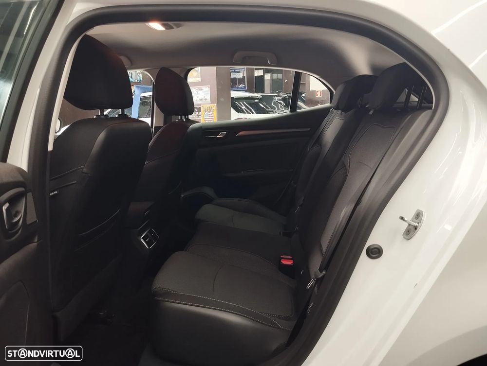 Renault Mégane 1.6 Plug-In Intens - 13