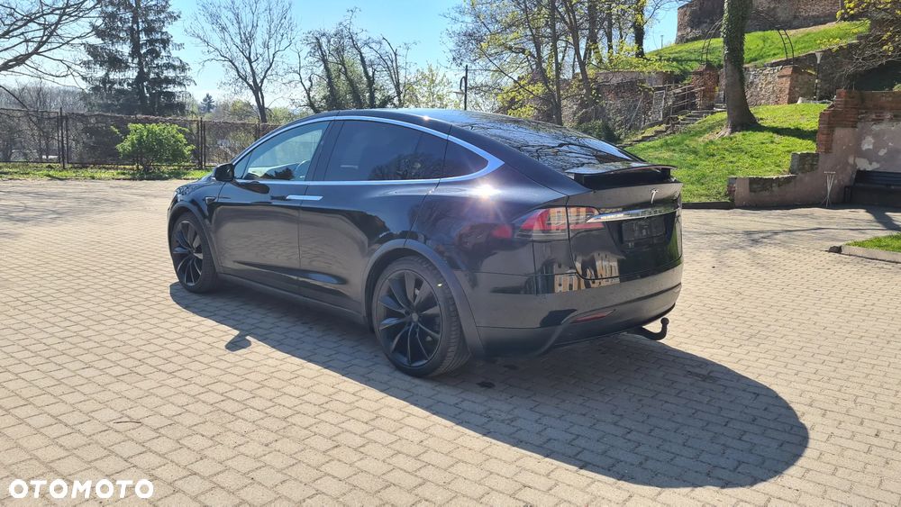 Tesla Model X - 7