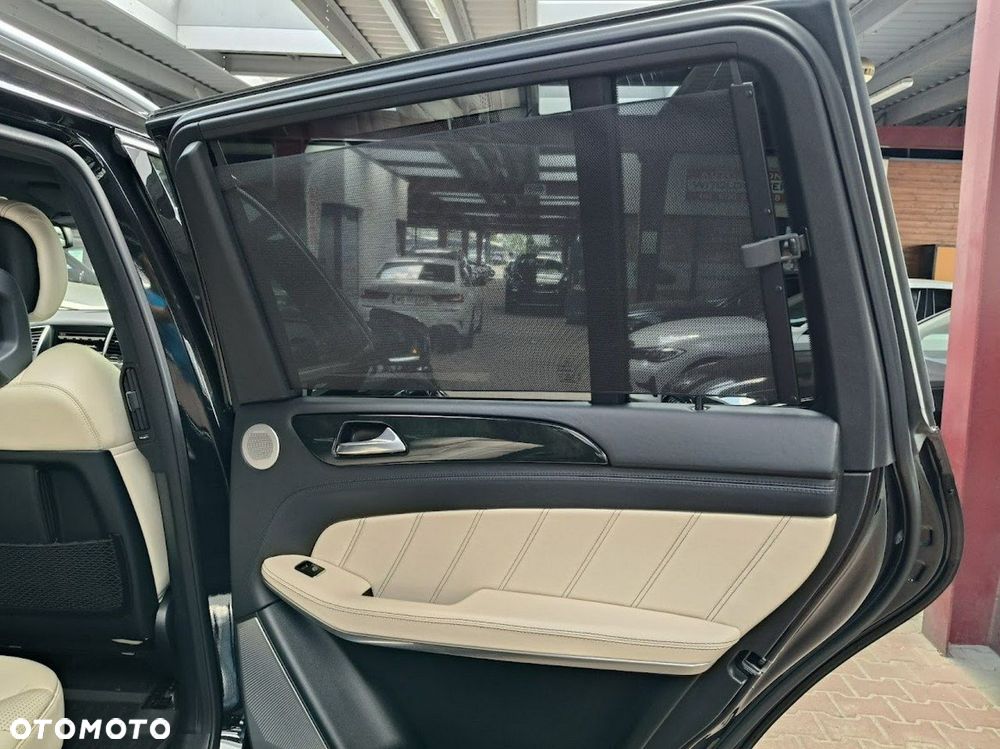 Mercedes-Benz GLS - 33