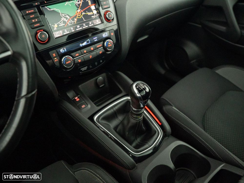 Nissan Qashqai 1.5 dCi N-Connecta - 26