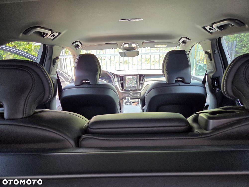 Volvo XC 60 B4 B Plus Dark - 12