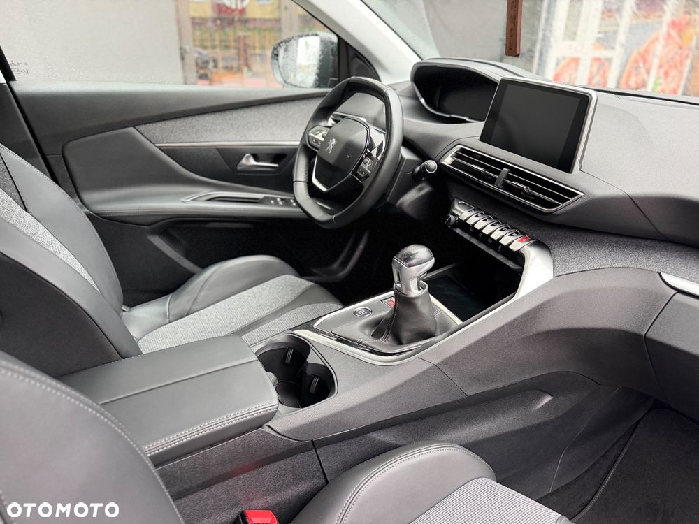 Peugeot 3008 1.2 PureTech Allure S&S - 24