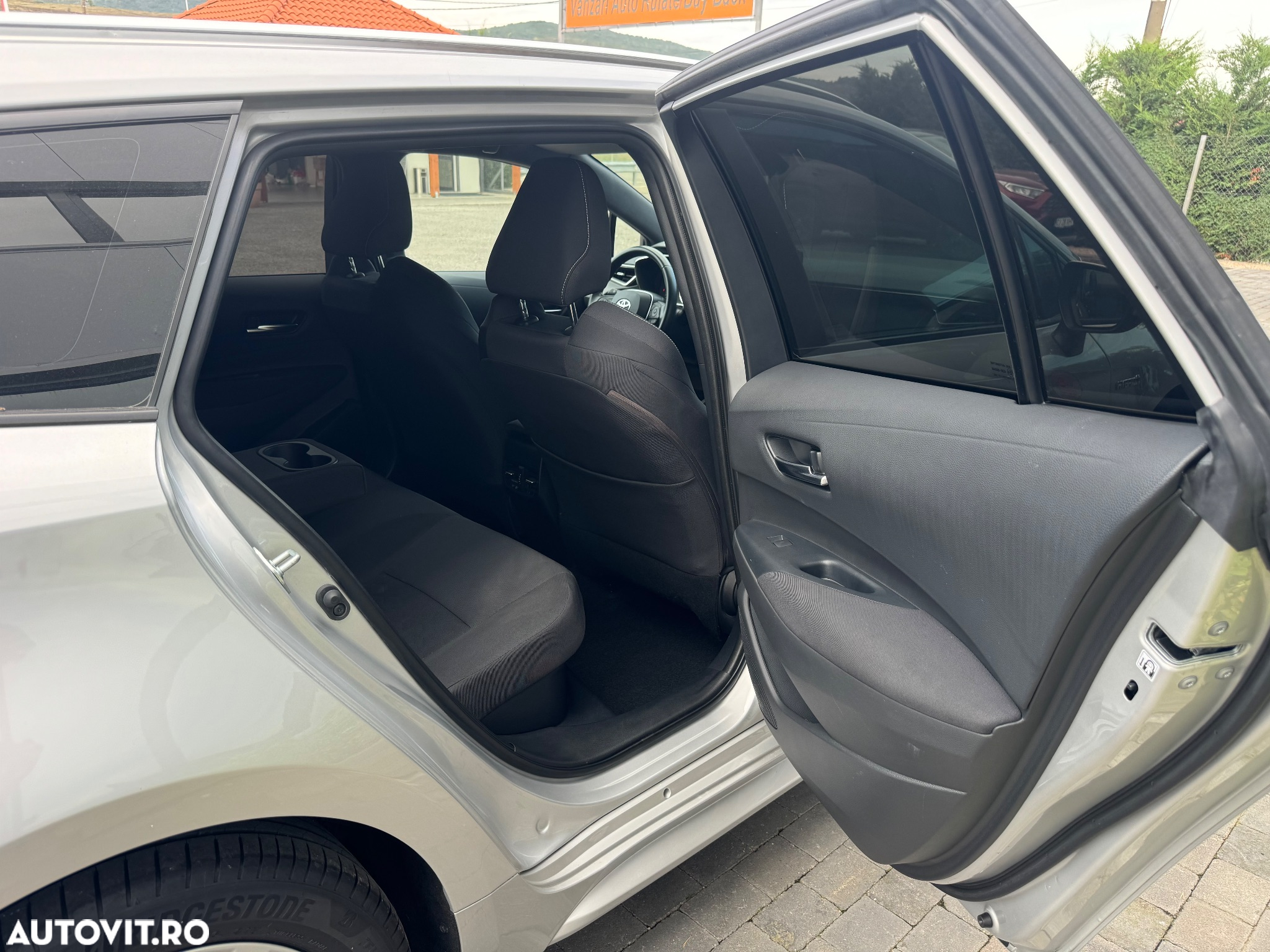 Toyota Corolla 1.8 HSD Dynamic - 10