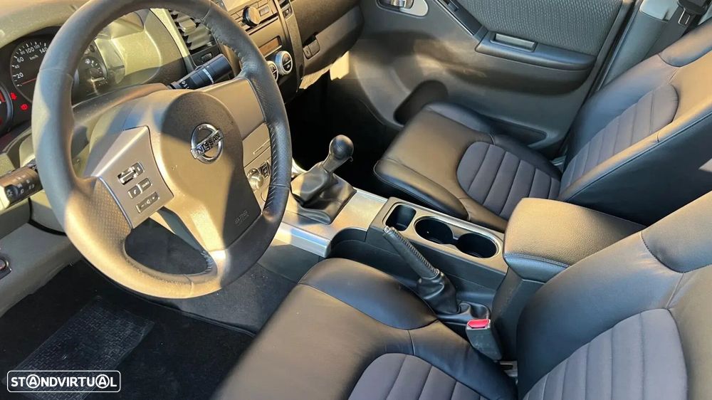 Nissan Navara 2.5 dCi CD Pilot Hi-Tech - 9