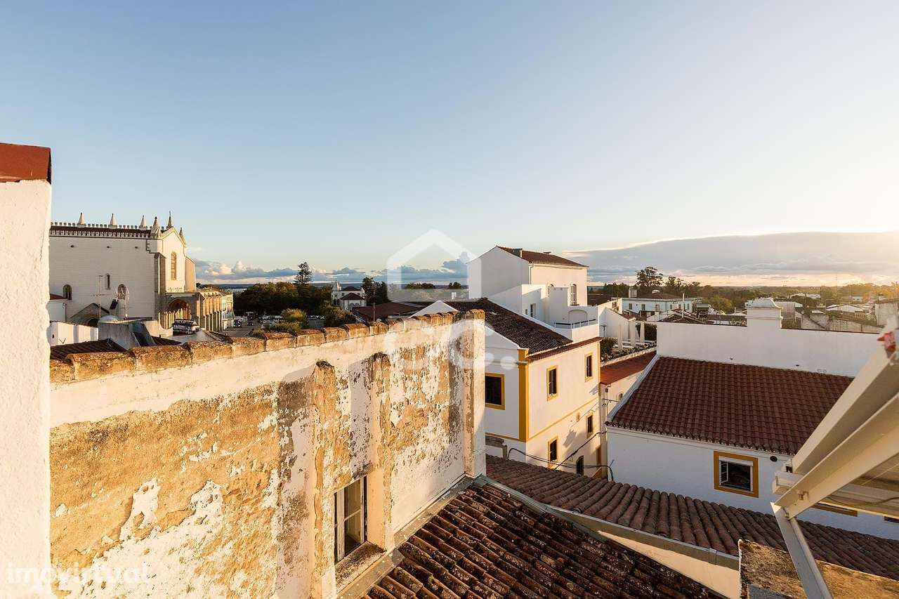 Moradia T4+ de Rés-do-Chão e 1.º Andar c/ Terraço e Unidade Independen - Grande imagem: 4/53