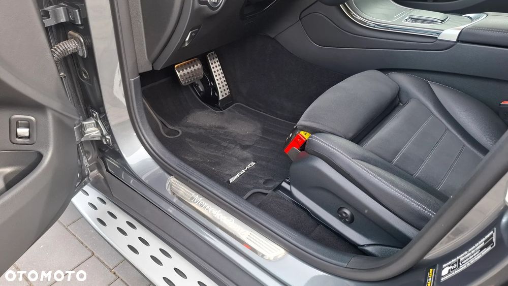 Mercedes-Benz GLC 200 4Matic 9G-TRONIC AMG Line Plus - 22