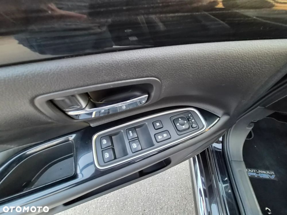 Mitsubishi Outlander - 25