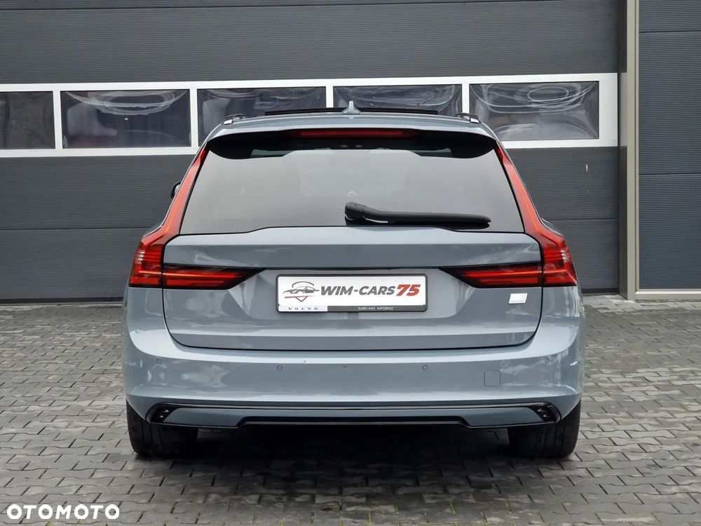 Volvo V90 T8 AWD Plug-In Hybrid R-Design - 5