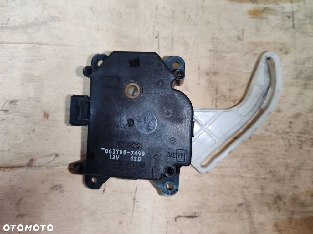 silniczek nagrzewnicy sterownik klap 063700-7490 toyota corolla verso 01-09 - 1