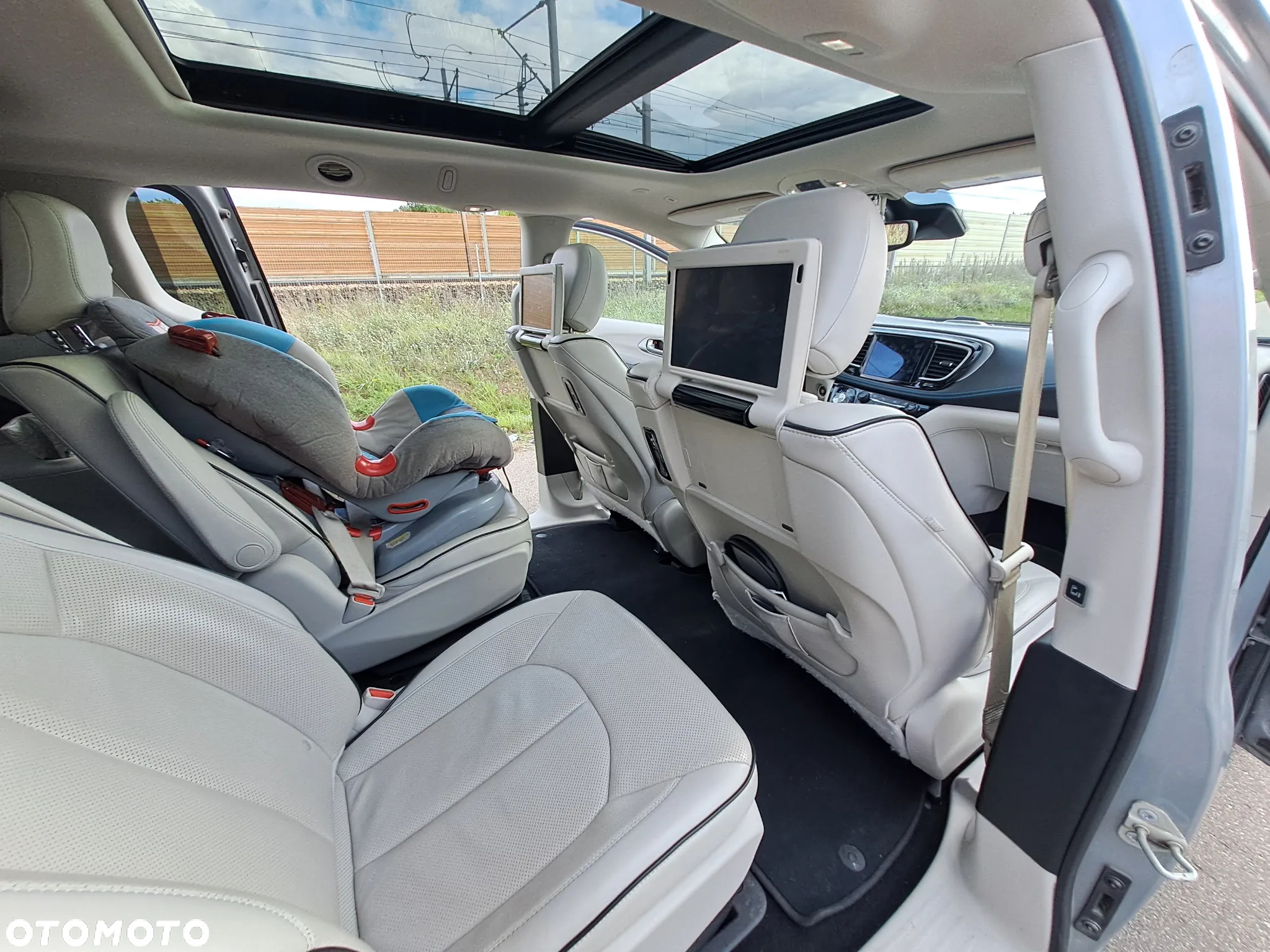Chrysler Pacifica - 7