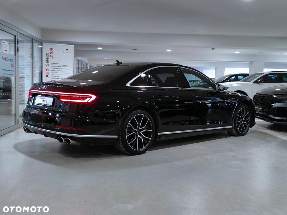 Audi S8 - 8
