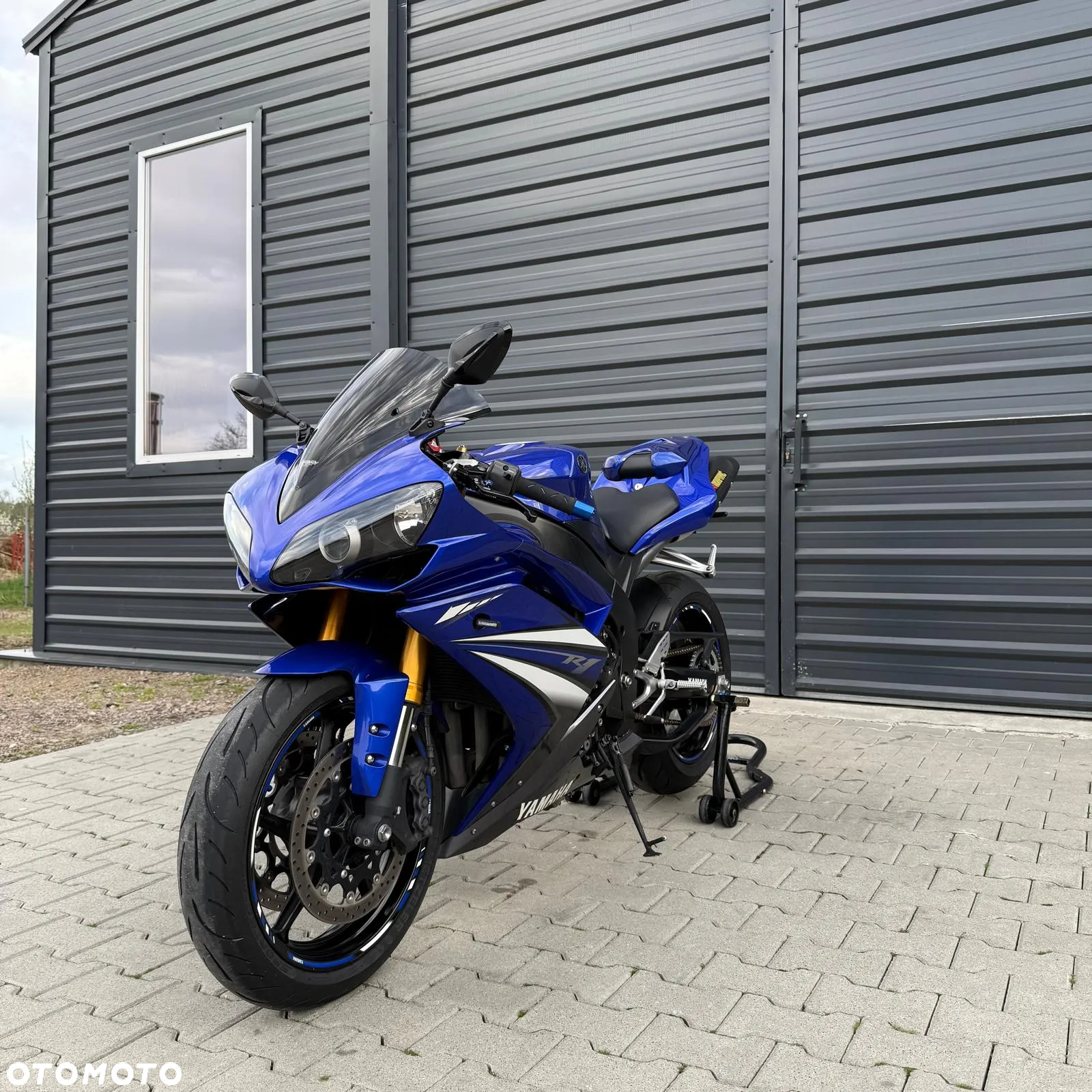 Yamaha R1 - 7